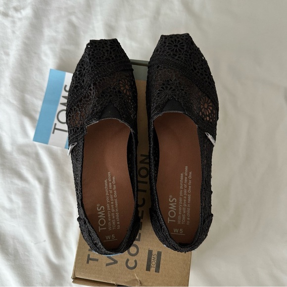 TOMS Womens Natural Moroccan Crochet Flat (size 5) - Picture 4 of 8